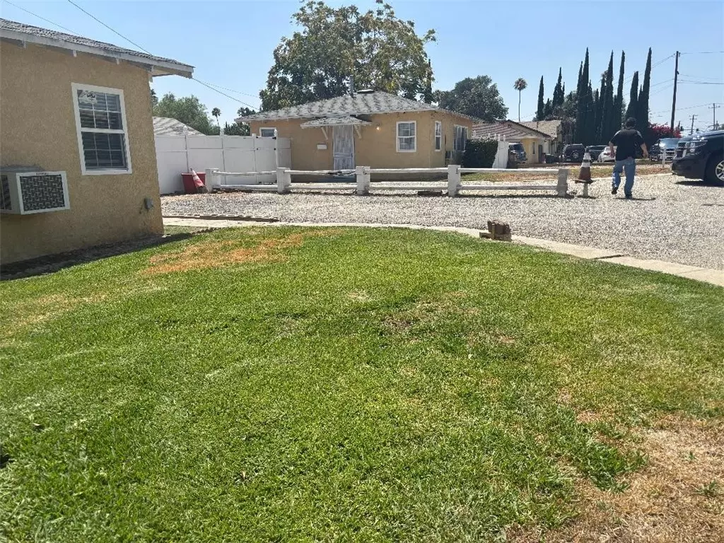 Fontana, CA 92335,17387 Merrill Avenue