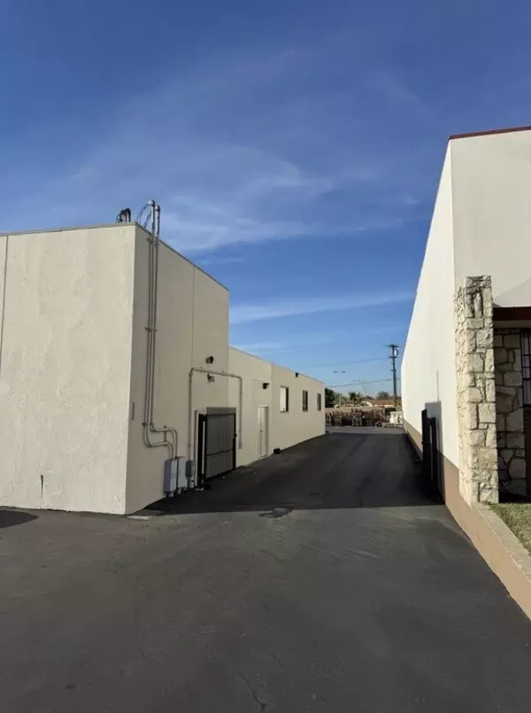 Monrovia, CA 91016,1107 S Mountain Ave.