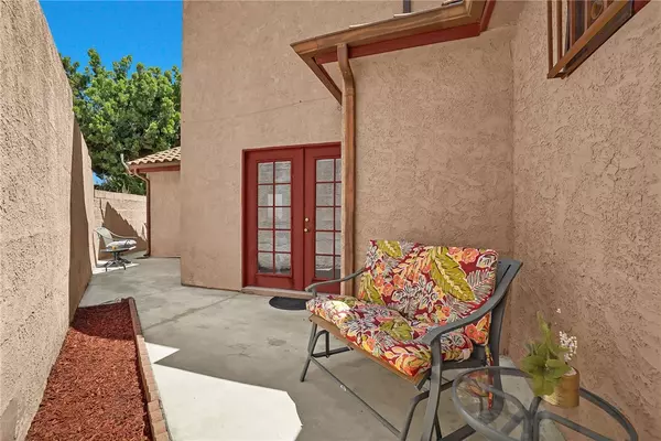 Los Angeles, CA 90039,2524 Ivan Hill Terrace