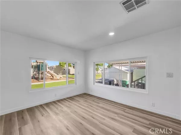 La Verne, CA 91750,2755 Arrow Hwy #25