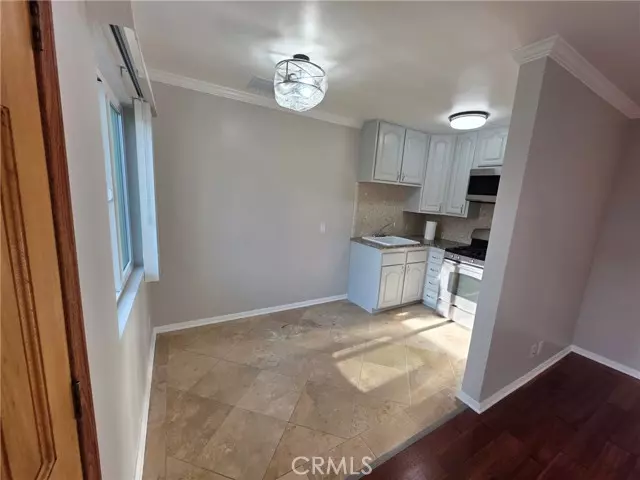 Los Angeles, CA 90003,208 W 90th Street #3