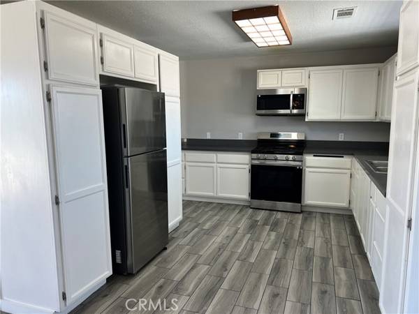 12397 Kiowa Road, Apple Valley, CA 92308