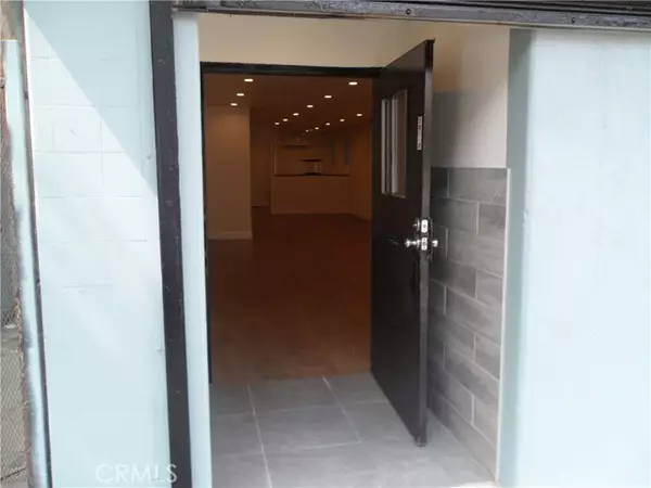 Los Angeles, CA 90003,8763 S San Pedro Street