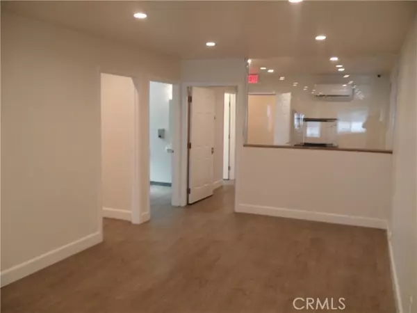 Los Angeles, CA 90003,8763 S San Pedro Street