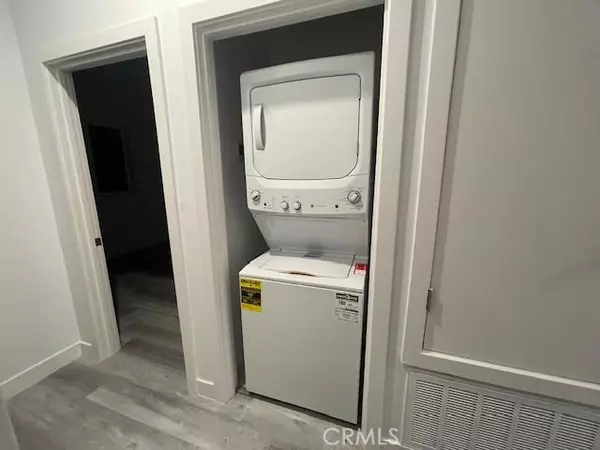 North Hollywood (los Angeles), CA 91606,11453 W VictoryBvd #1