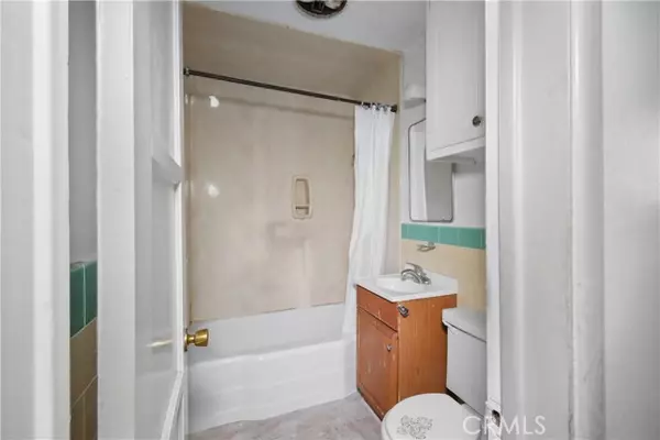 Lakewood, CA 90712,6049 Pennswood Avenue