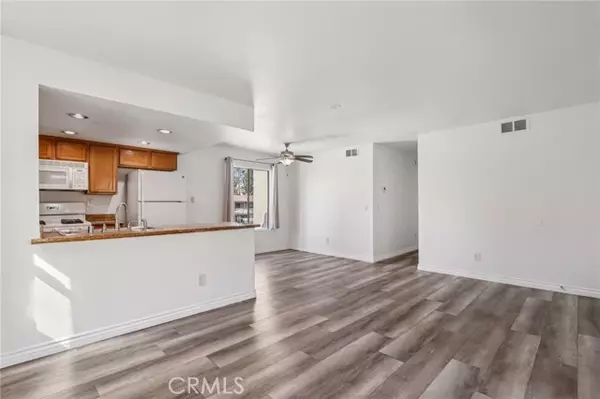 Riverside, CA 92507,1142 W Blaine #201