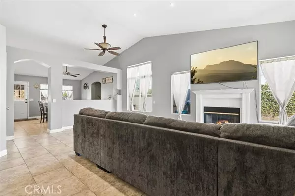 Fontana, CA 92335,9310 Carob