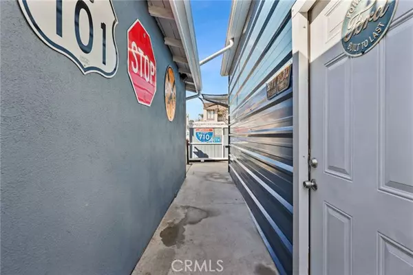 Los Angeles, CA 90032,2334 Highbury