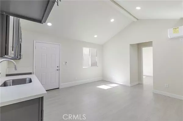 Los Angeles, CA 90029,5257 Fountain Avenue #3/4