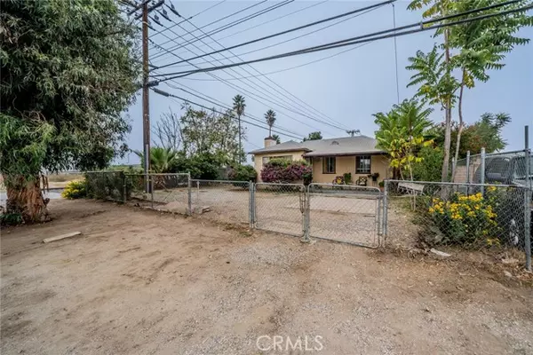 Fontana, CA 92335,13512 Arrow