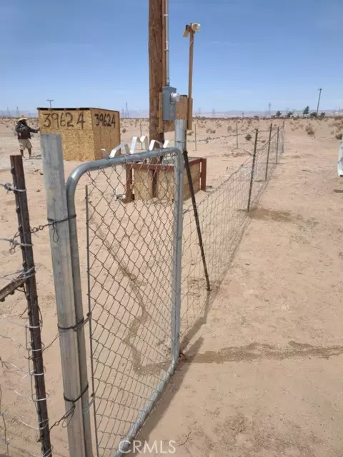Newberry Springs, CA 92365,39624 Tami