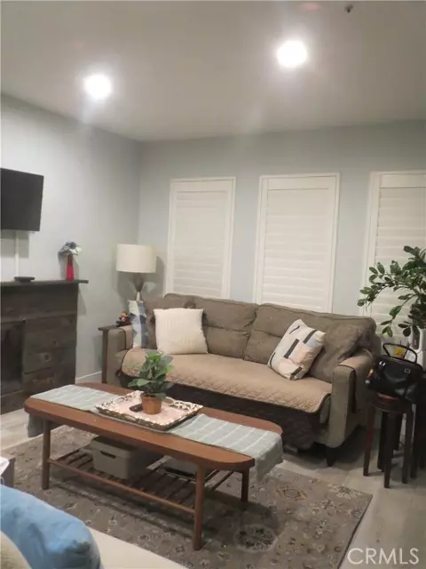 Anaheim, CA 92805,406 E Center