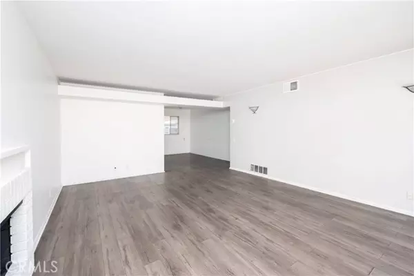 Claremont, CA 91711,641 S Indian Hill #B