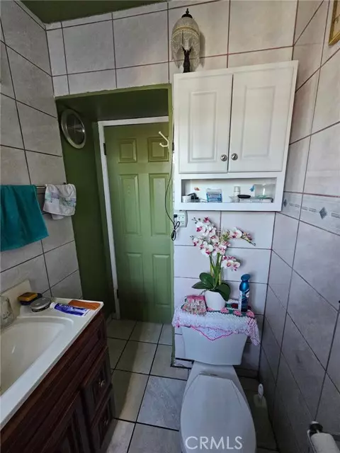 Los Angeles, CA 90003,351 E 92nd