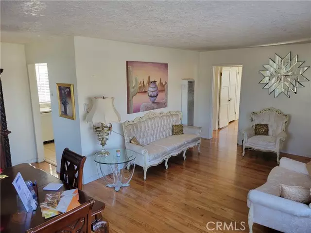 Los Angeles, CA 90059,1220 E 121st