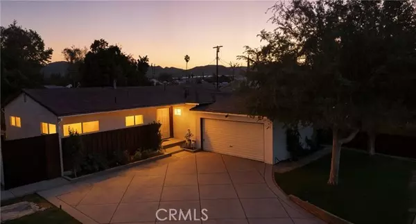 Arleta (los Angeles), CA 91331,9106 Lev Avenue