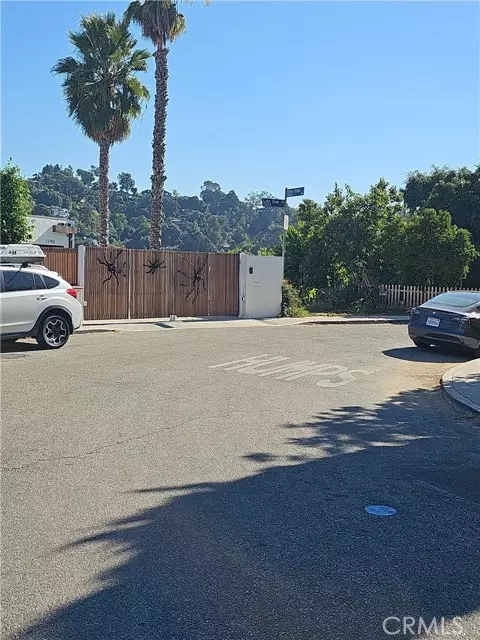 Los Angeles, CA 90039,2286 Silver Ridge Avenue