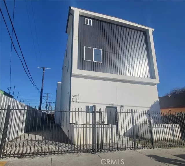 8418 S Main Street, Los Angeles, CA 90003