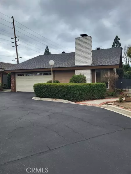 1911 E Fruit Street, Santa Ana, CA 92701