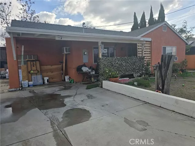 Fontana, CA 92335,14537 Rosemary Drive