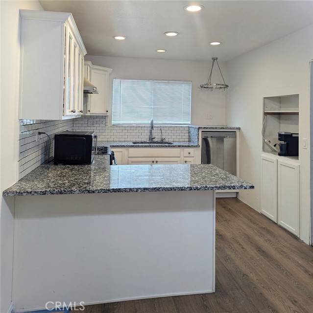 1325 N Linnell Avenue, Farmersville, CA 93223