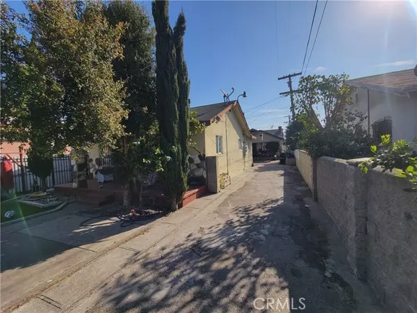 Los Angeles, CA 90011,5510 S San Pedro Street