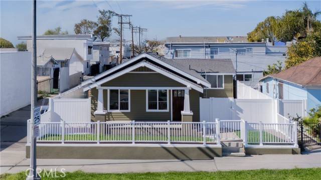 1027 E 10th St, Long Beach, CA 90813