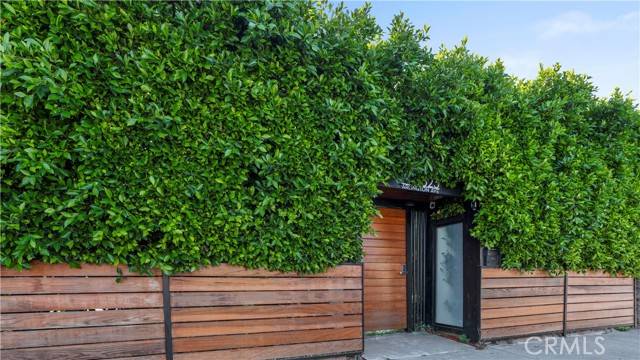 Los Angeles, CA 90043,5323 Arlington Avenue