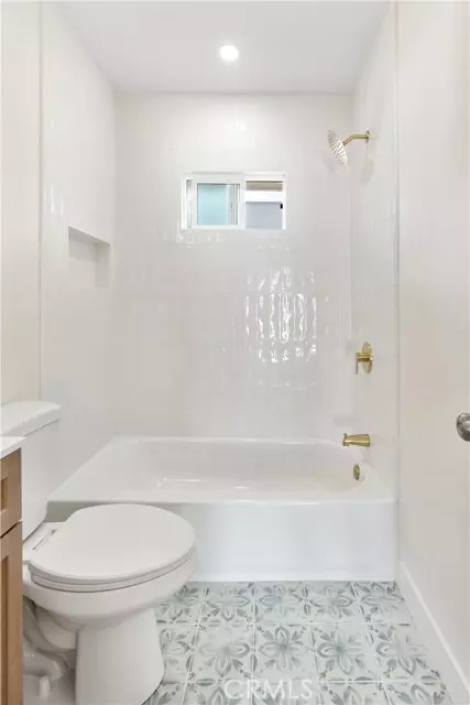 Long Beach, CA 90813,1027 E 10th St