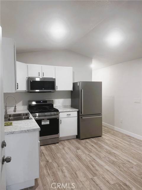 Monrovia, CA 91016,2548 Peck Road #4