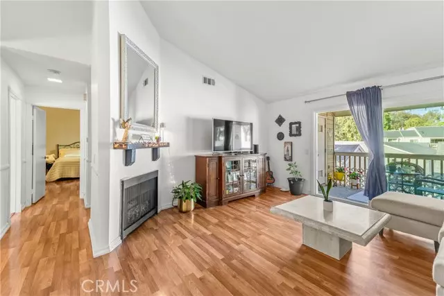 Yorba Linda, CA 92887,6210 Hartford Road #201