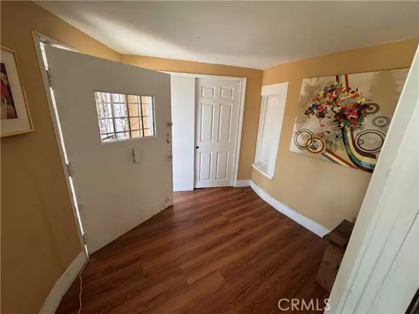 Los Angeles, CA 90004,158 S Hoover Street