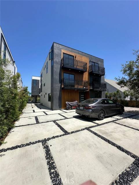 656 N Mariposa Avenue, Los Angeles, CA 90004