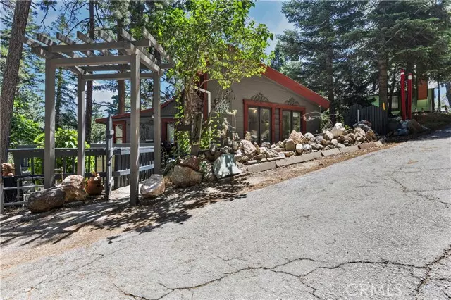 Crestline, CA 92325,25108 Grand View Drive