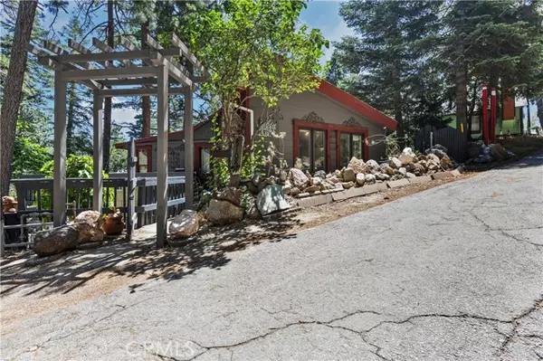 25108 Grand View Drive, Crestline, CA 92325