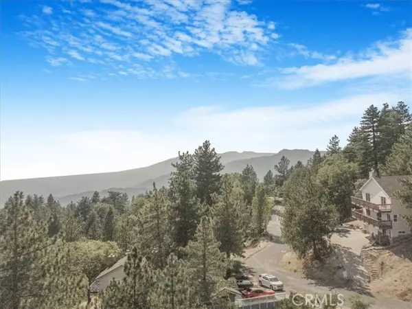 Running Springs, CA 92382,30134 Enchanted Way