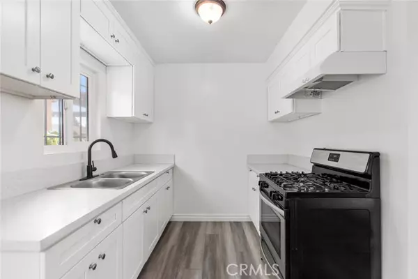 925 W 76th Street #2, Los Angeles, CA 90044