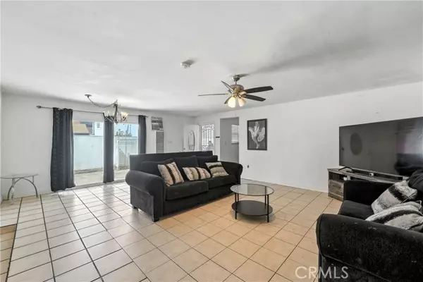 South Gate, CA 90280,10333 Capistrano Avenue