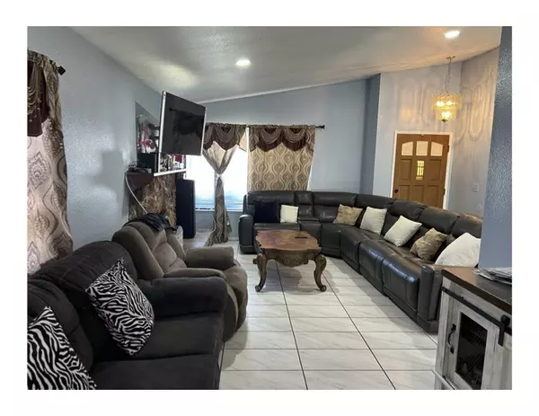 Fontana, CA 92335,17053 Pinedale Court