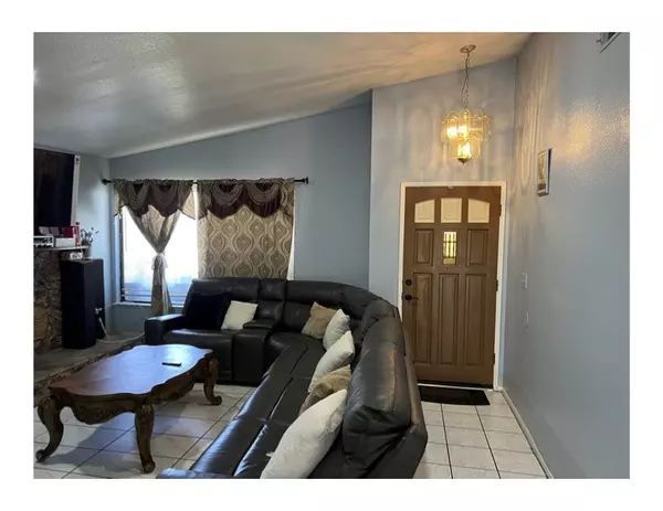 Fontana, CA 92335,17053 Pinedale Court