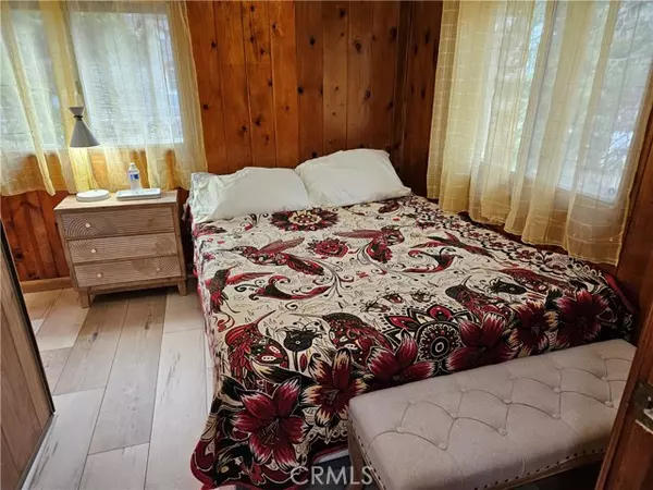 Running Springs, CA 92382,32868 Deer Lane