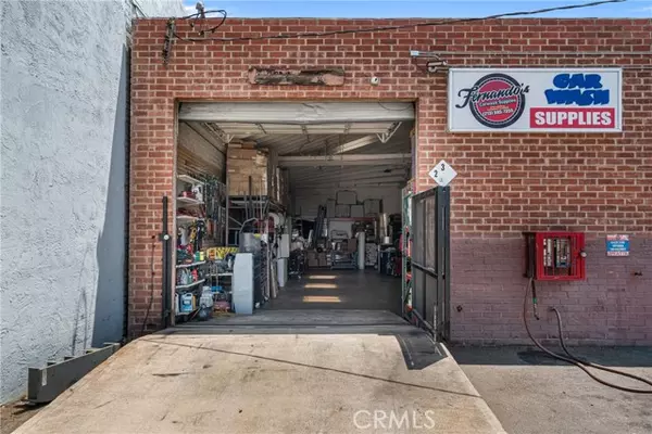 Commerce, CA 90040,5711 Sheila Street