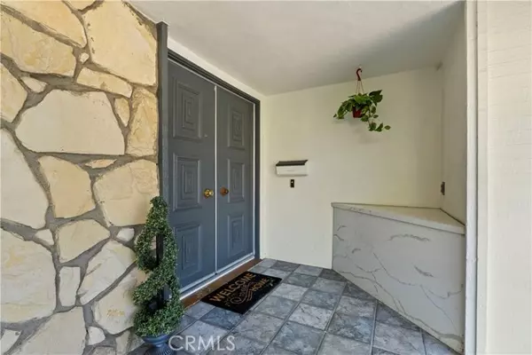 Lynwood, CA 90262,4272 Niland St