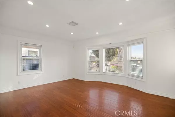 South Gate, CA 90280,6019 Florence Avenue