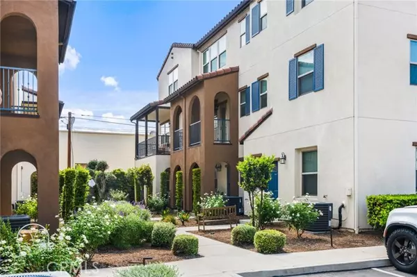 Santa Fe Springs, CA 90670,9861 Alburtis Avenue #25