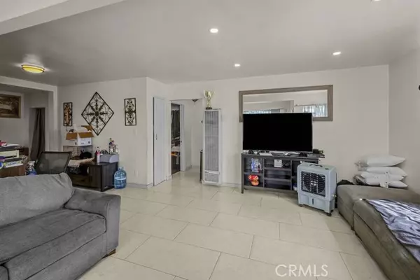 Compton, CA 90221,116 N Holly Avenue