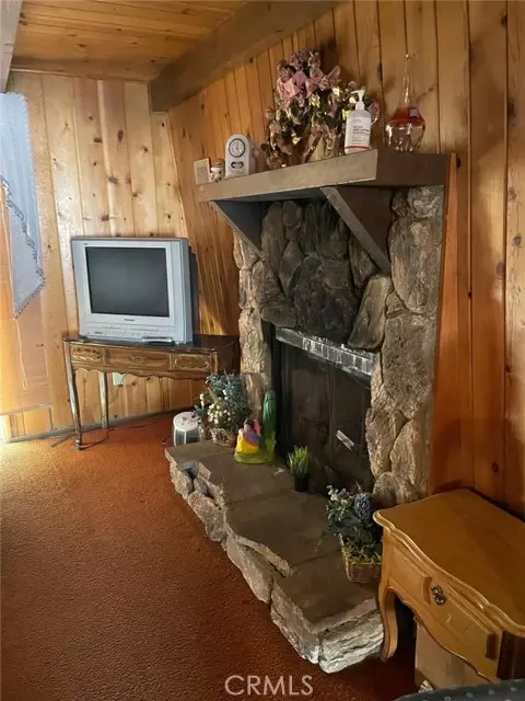 Running Springs, CA 92382,33415 Cedar Dr