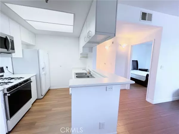 Reseda (los Angeles), CA 91335,19350 Sherman Way #137