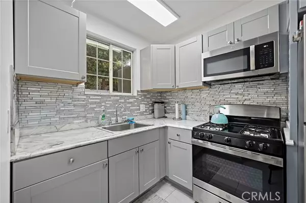 Inglewood, CA 90305,2406 W 76TH ST